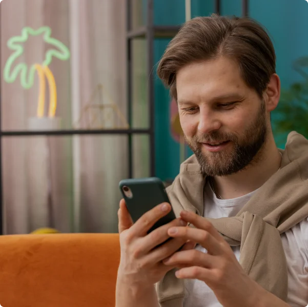 Candidat consultant ses missions HOCJOB sur son smartphone
